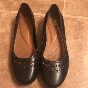 Clark’s black flats